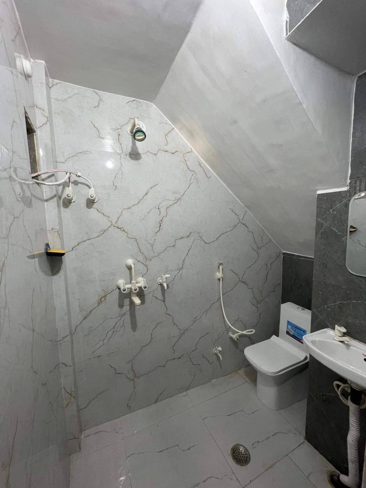 Rukmani Villas Group Of Rukmani Home Stay Mathura Bagian luar foto